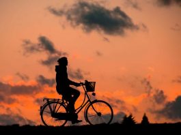 Estreñimiento: causas, síntomas y tratamientos Bicicleta al atardecer