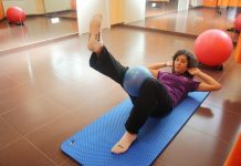 Beneficios del pilates Ejercicio de Pilates con pelota entre las piernas