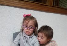 ¿Qué es la discapacidad intelectual? Niños con tablet