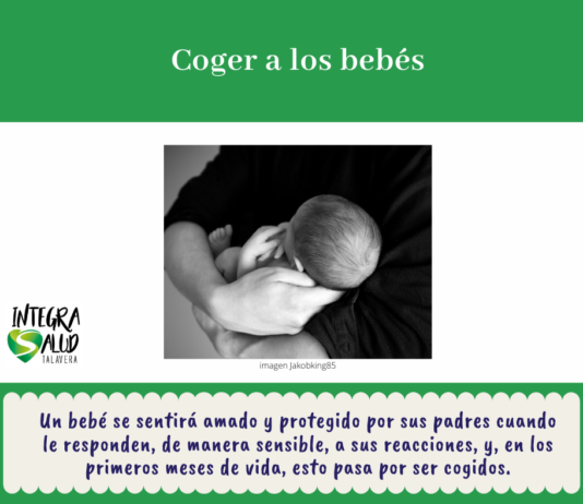 coger bebés en brazos